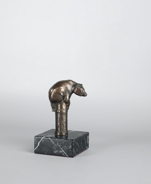 Lot 8146, Auction  101, Gaul, August, Bär auf einem Baumstamm