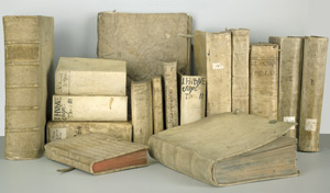 Lot 1625, Auction  105, Konvolut von 14 in Pergamenteinbänden etc., von 14 in Pergament und Schweinsleder gebundene Werke 