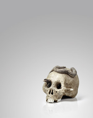 Lot 6406, Auction  111, Japanisch - wohl, frühes 20. Jh. Großer Totenkopf mit Schlange