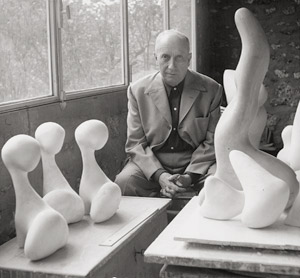 Los 4374 - Wolf, Reinhart - The artist Hans Arp in his studio - 0 - thumb