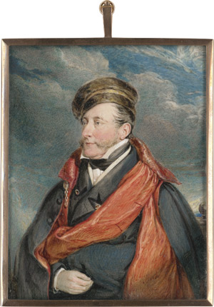 Lot 6852, Auction  112, Englisch, um 1830. Bildnis eines Mannes in orangerot gefüttertem dunkelgrauem Umhang über graue Jacke mit gelber Weste und schwarzer Halsbinde, auf dem Kopf eine hellbraune Kappe, vor stürmischem Wolkenhintergrund.
