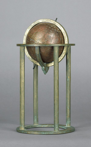 Lot 2836, Auction  117, Islamischer Himmelsglobus, Kugelglobus aus 2 aneinandergefügten ziselierten Bronze-Kalotten mit 12 Längengraden, Zodiak und eigegrabenen Schriftzeichen. 