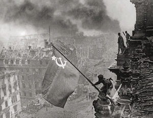 Lot 4130, Auction  118, Chaldej, Jewgeni, Atop the Berlin Reichstag, May 2, 1945