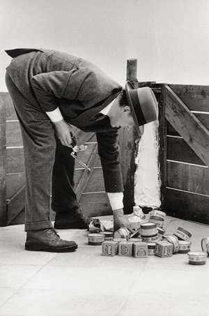 Lot 4265, Auction  118, Moses, Stefan, Joseph Beuys installing his "Fettecke", Munich