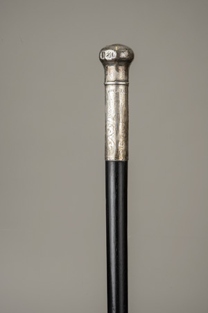 Lot 2326, Auction  119, Spazierstock mit Silberknauf, Spazierstock mit graviertem Silberknauf