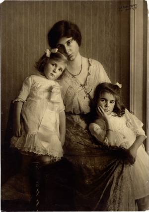 Lot 4247, Auction  119, Pictorialism, Portrait of Countess Friederike Fugger von Babenhausen with her two daughters