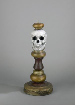 Lot 1613, Auction  120, Memento-Mori Leuchter, Gedrechselter Kerzenhalter mit Baluster in rundem Querschnitt und fünffacher Profilierung