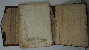 Los 1035 - Koranhandschrift - Große Texthandschrift Al-Qur'ān in schwarzer und violettroter Tinte auf Papier.  - 3 - thumb