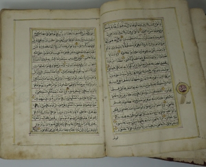 Los 1035 - Koranhandschrift - Große Texthandschrift Al-Qur'ān in schwarzer und violettroter Tinte auf Papier.  - 5 - thumb