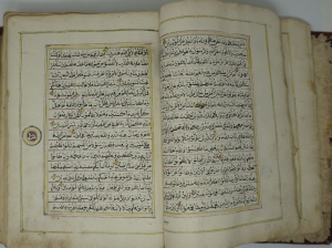 Los 1035 - Koranhandschrift - Große Texthandschrift Al-Qur'ān in schwarzer und violettroter Tinte auf Papier.  - 6 - thumb