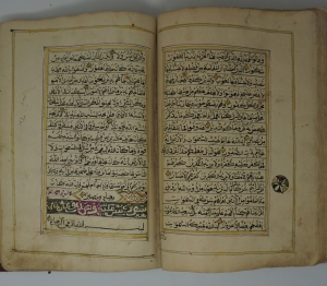 Los 1035 - Koranhandschrift - Große Texthandschrift Al-Qur'ān in schwarzer und violettroter Tinte auf Papier.  - 10 - thumb