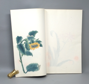 Los 590 - Qi Baishi - 2 chinesische Blockbücher mit Pflanzen-, Tier und Menschendarstellungen in farbigen Holzschnitt-Bildern und kalligraphischen Gedichten. Peking, Rongbaozhai, 1953  - 9 - thumb
