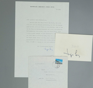 Lot 2034, Auction  125, Lenz, Siegfried, Brief und signiertes Porträtfoto. 1985