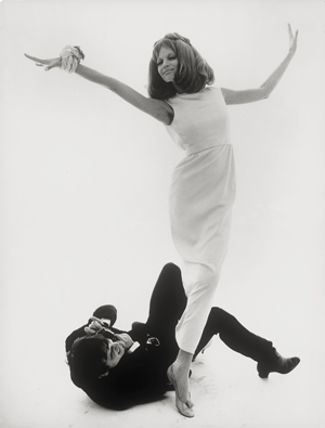 Los 6660 - Stern, Bert - David Bailey taking a photograph of Veruschka, Vogue New York - 0 - thumb