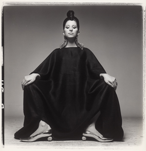 Los 6681 - Avedon, Richard - Barbra Streisand gekleidet in Madame Grès für Vogue - 0 - thumb