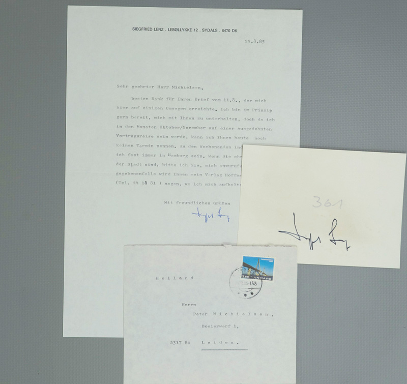 Lot 2034, Auction  125, Lenz, Siegfried, Brief und signiertes Porträtfoto. 1985