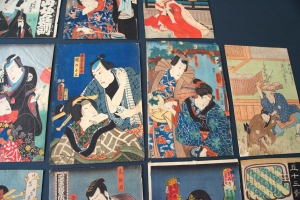 Los 652 - Szenische Doppelporträts und Kunisada, Utagawa - 12 Farbholzschnitte mit Figurenpaaren verschiedener Künstler - 7 - thumb