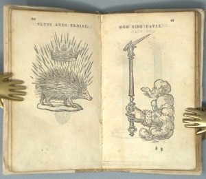 Los 1175 - Paradin, Claude - Devises Heroiques. Lyon, Jean de Tournes, 1551. - Erste Ausgabe der ersten Sammlung von Sinnbildern, die zur Erklärung verschiedener Embleme dienen - 22 - thumb