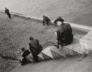 Los 4139 - Bing, Ilse - Three Men on Seine Steps - 0 - thumb