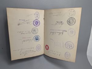 Los 474 - Konsularstempel-Album - Album mit ca. 160 Stempeln von internationalen Konsulaten und konsularischen Vertretungen - 13 - thumb