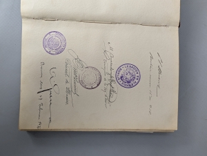Los 474 - Konsularstempel-Album - Album mit ca. 160 Stempeln von internationalen Konsulaten und konsularischen Vertretungen - 6 - thumb