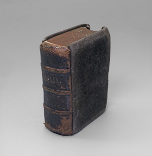 Los 2086 - "Biblia" und Miniaturbücher - Miniaturbuchkassette in Form einer Bibel, gefüllt mit ca. 100 hs. Zetteln - 2 - thumb
