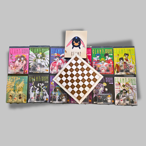 Los 3214 - Clamps Wonderworld und Manga-Schach - Manga-Schach Volume I-XII, 36 Figuren, Schachbrett, Schuber, Hefte - 1 - thumb