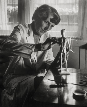 Lot 4136, Auction  128, Eschen, Fritz, Renée Sintenis modelling her sculpture "Knabe mit Querflöte"