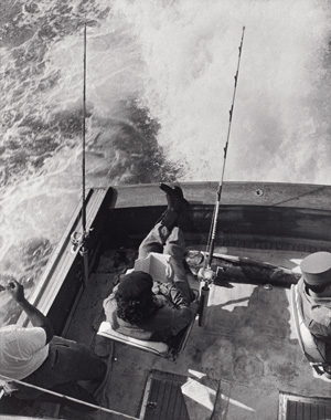 Los 4225 - Salas, Osvaldo and Roberto - Che Guevara at 1st of May Parade / Che Guevara fishing - 1 - thumb