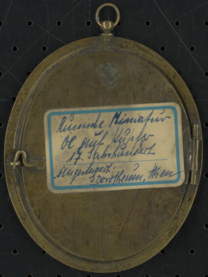 Los 6043 - Böhmisch - um 1800. Portrait eines Kindes im geblümten Mäntelchen, mit Schmucksteinen besetzter Haube und Spielzeugschaf - 1 - thumb