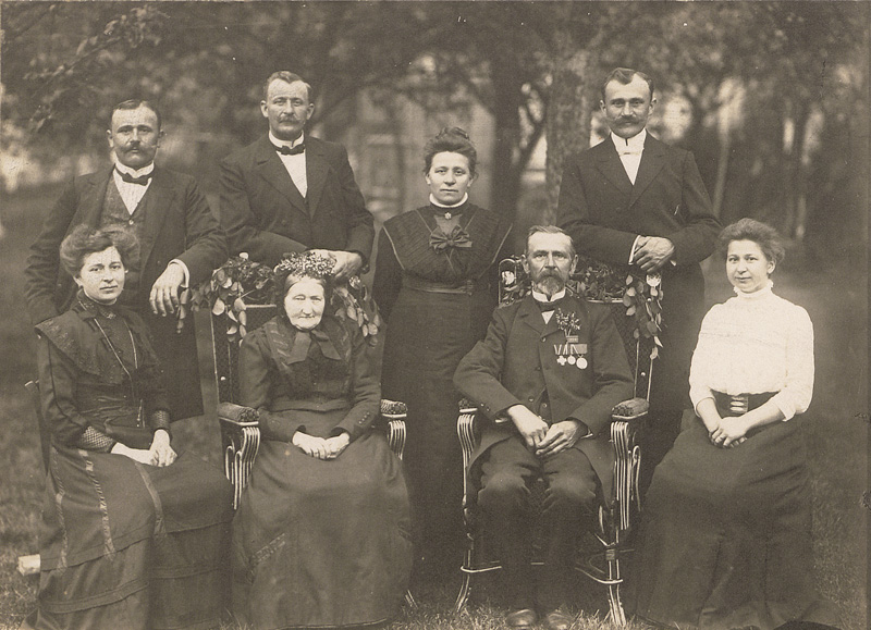 Lot 4226, Auction  128, Sander, August, Portrait of a family in Westerwald