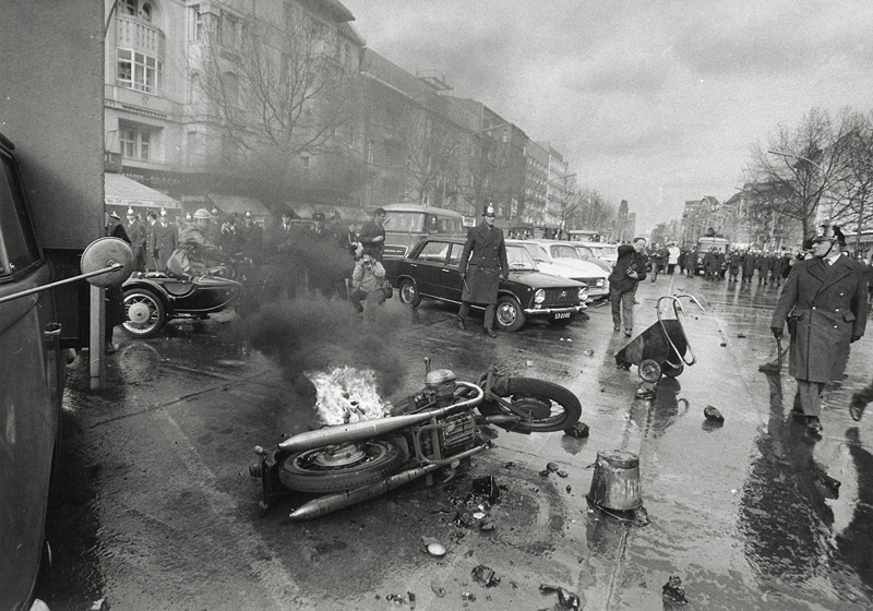 Lot 4270, Auction  128, Zint, Günter, Student demonstrations in Berlin, Kurfürstendamm